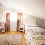 Vila Kontrada *